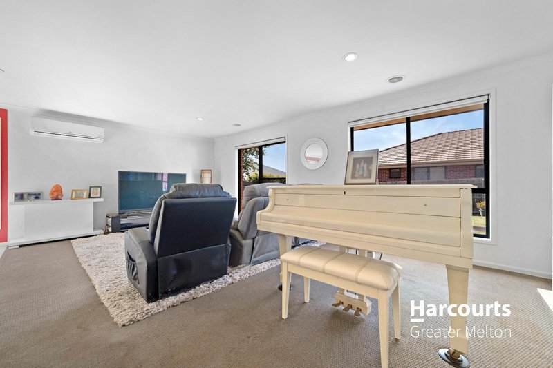 Photo - 32 Marong Avenue, Eynesbury VIC 3338 - Image 5