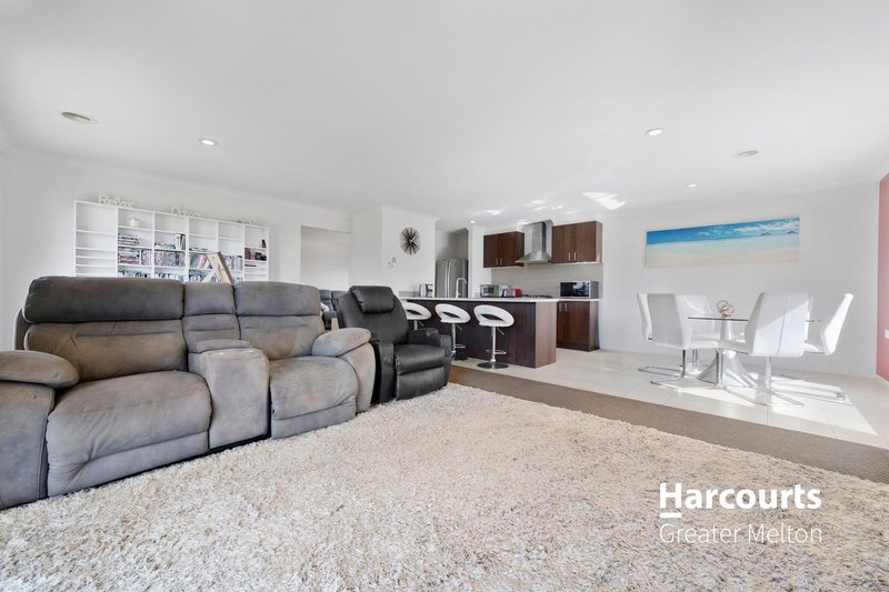 Photo - 32 Marong Avenue, Eynesbury VIC 3338 - Image 6