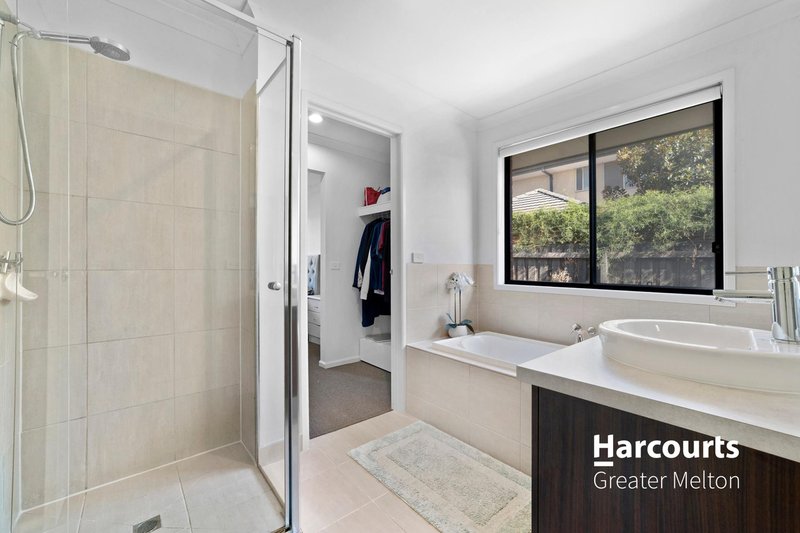 Photo - 32 Marong Avenue, Eynesbury VIC 3338 - Image 9