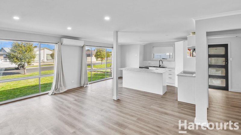 Photo - 32 Mathoura Street, Horsham VIC 3400 - Image 2