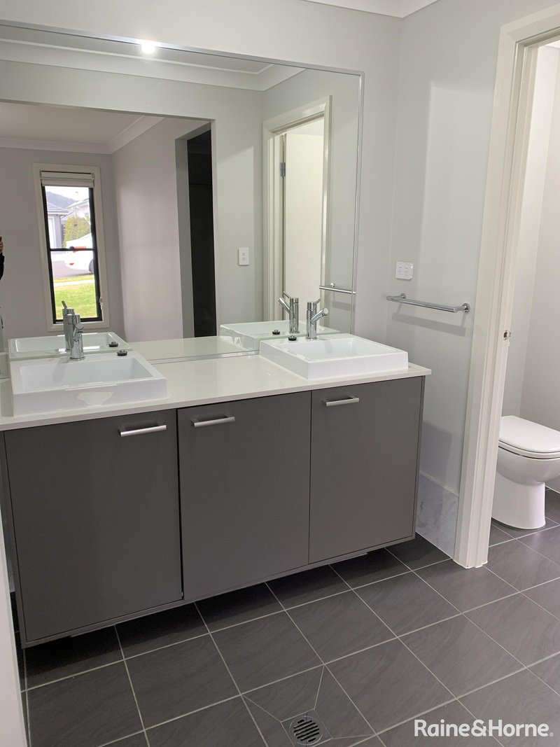 Photo - 32 Maxted Street, Renwick NSW 2575 - Image 5