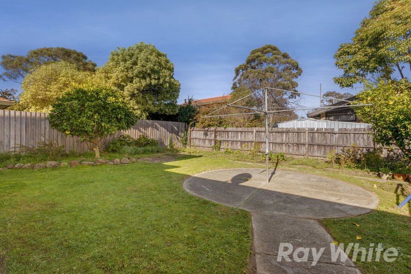 Photo - 32 Maylands Crescent, Glen Waverley VIC 3150 - Image 10