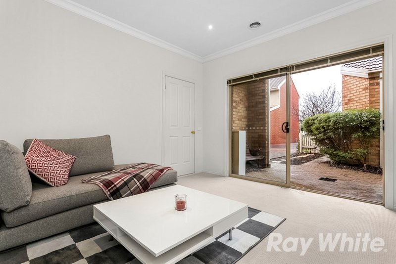 Photo - 3/2 Mckelvie Court, Glen Waverley VIC 3150 - Image 4