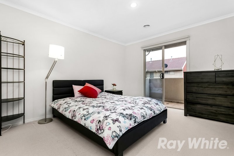 Photo - 3/2 Mckelvie Court, Glen Waverley VIC 3150 - Image 6