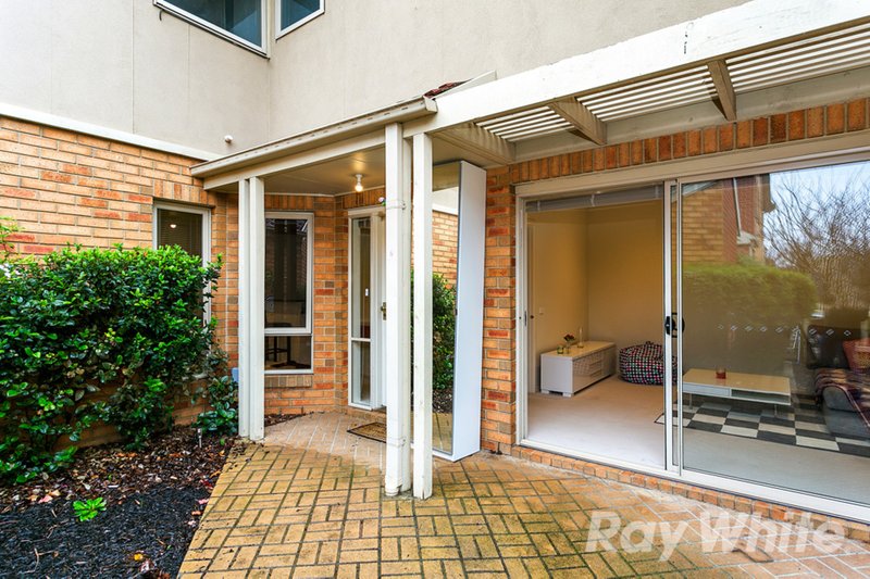 Photo - 3/2 Mckelvie Court, Glen Waverley VIC 3150 - Image 10