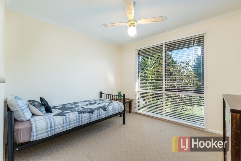 Photo - 32 Meredith Crescent, Hampton Park VIC 3976 - Image 9