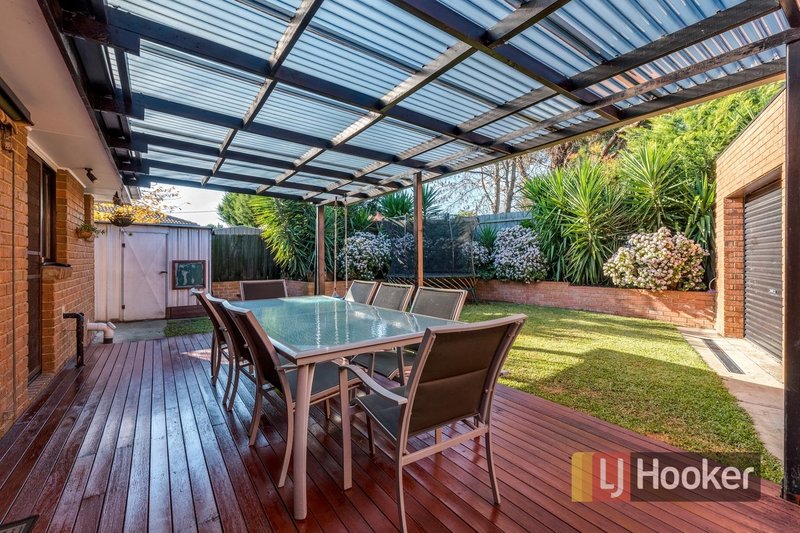 Photo - 32 Meredith Crescent, Hampton Park VIC 3976 - Image 10