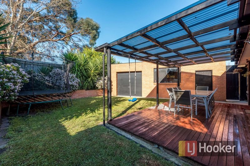 Photo - 32 Meredith Crescent, Hampton Park VIC 3976 - Image 11