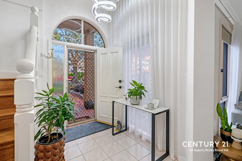 Photo - 32 Millcroft Way, Beaumont Hills NSW 2155 - Image 2