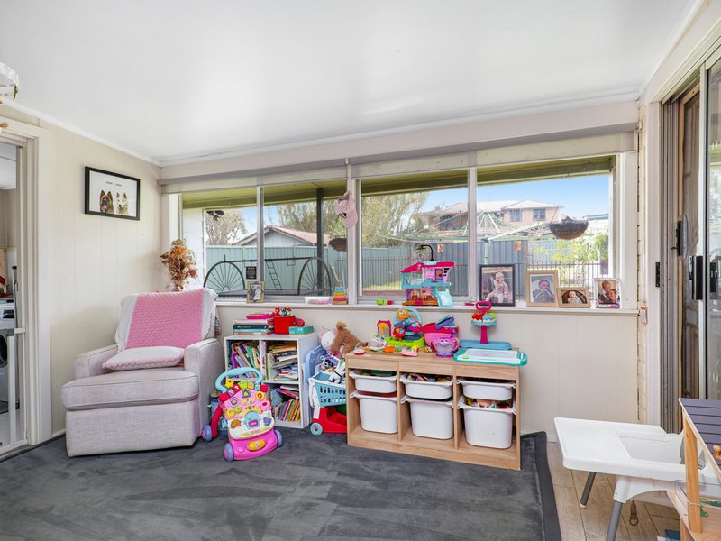 Photo - 32 Mills Crescent, Cessnock NSW 2325 - Image 7