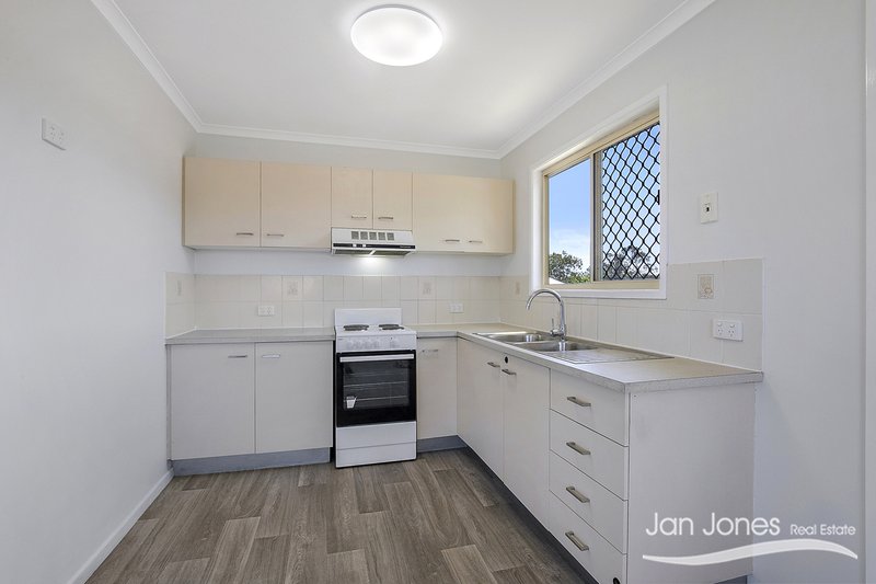 Photo - 32 Mirrabook St , Deception Bay QLD 4508 - Image 11