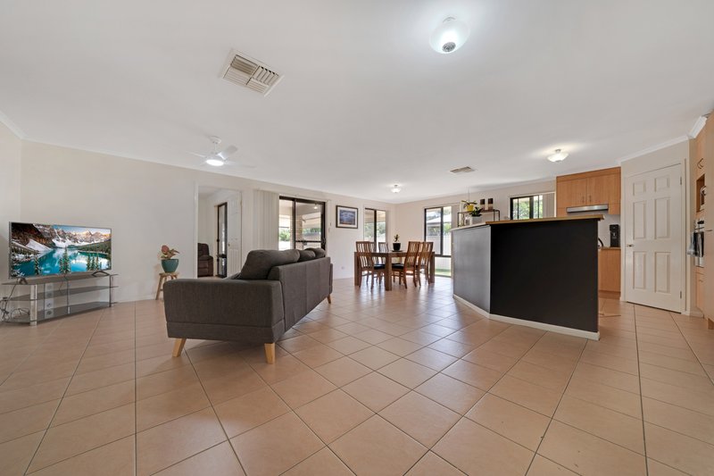 Photo - 32 Mountain View Crescent, Mount Warren Park QLD 4207 - Image 5