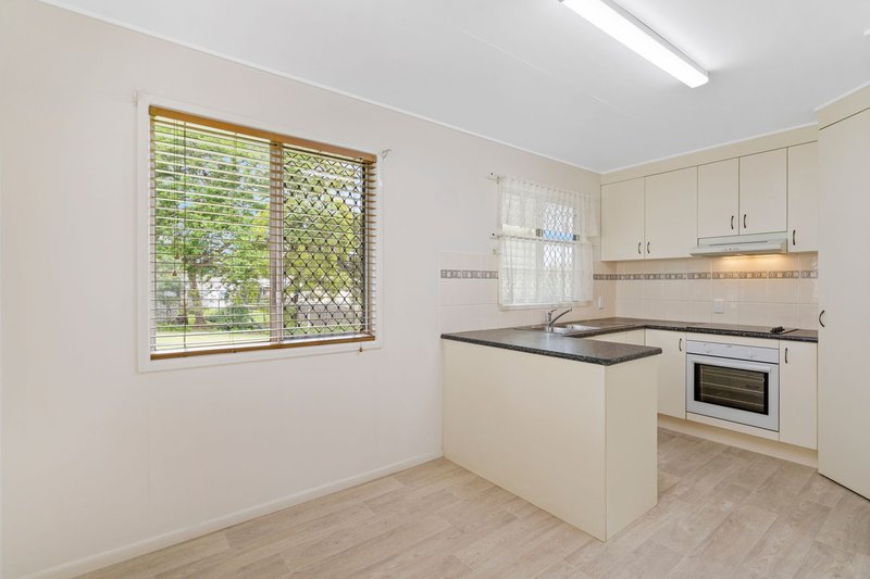 Photo - 32 Naomai Street, Bundamba QLD 4304 - Image 7