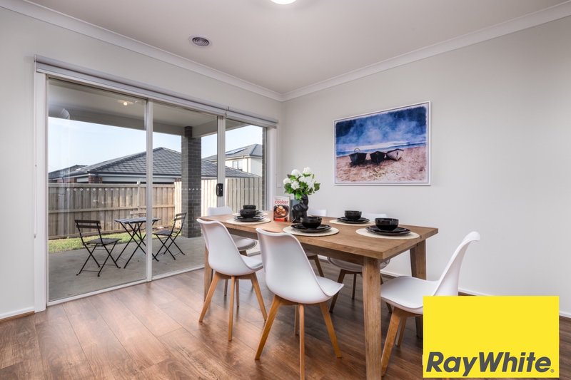 Photo - 32 Nash Boulevard, Rockbank VIC 3335 - Image 6