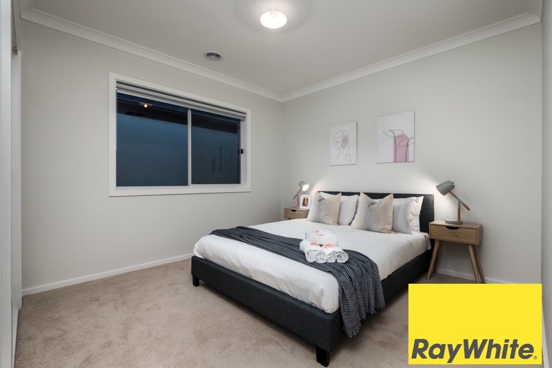 Photo - 32 Nash Boulevard, Rockbank VIC 3335 - Image 10