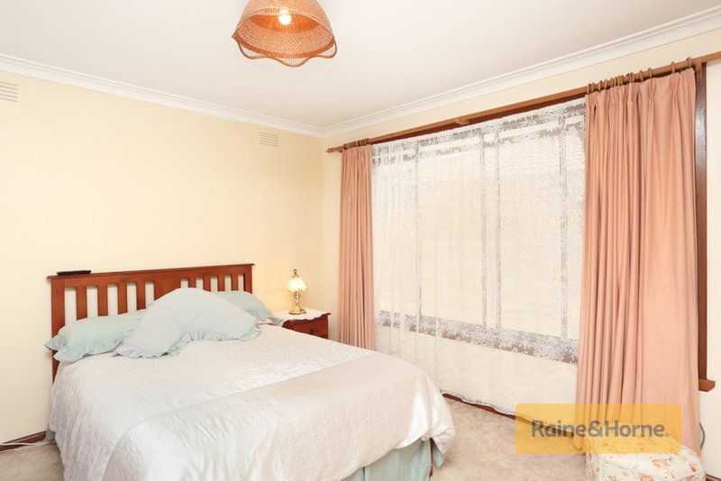 Photo - 32 Neerim Street, Melton South VIC 3338 - Image 7