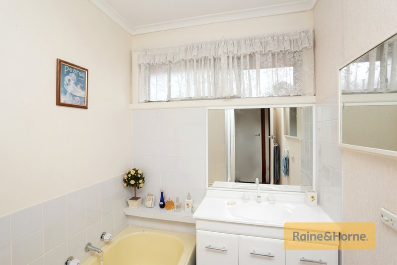 Photo - 32 Neerim Street, Melton South VIC 3338 - Image 9