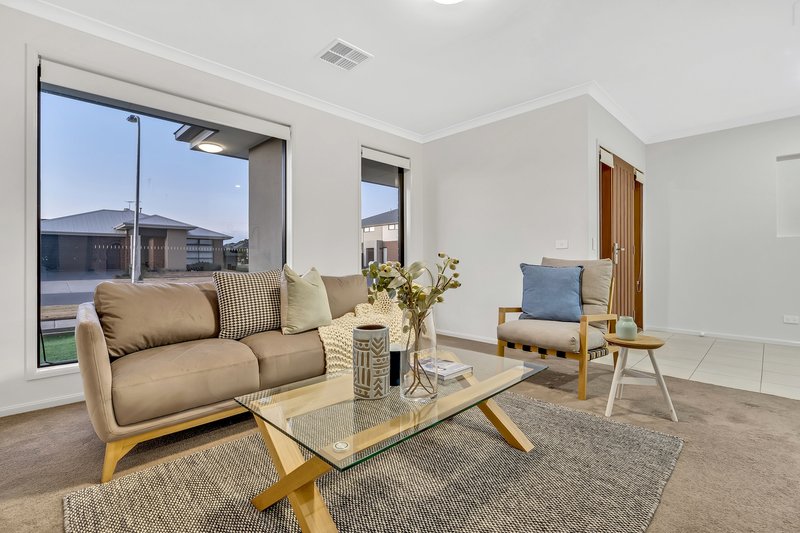 Photo - 32 Nesting Vista, Craigieburn VIC 3064 - Image 5