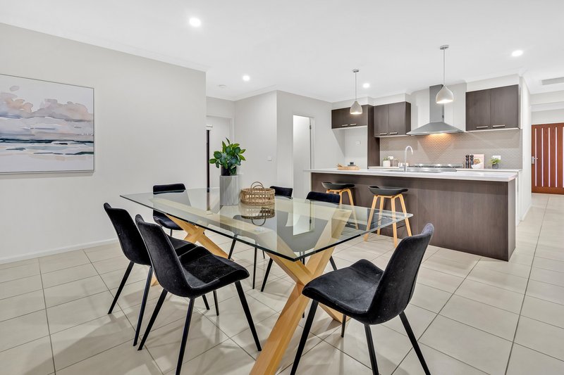 Photo - 32 Nesting Vista, Craigieburn VIC 3064 - Image 10