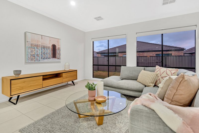 Photo - 32 Nesting Vista, Craigieburn VIC 3064 - Image 15