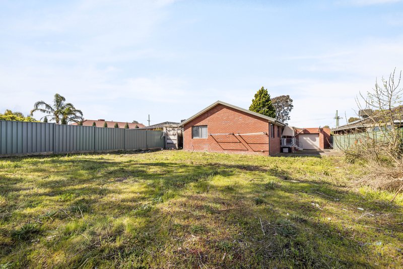 Photo - 32 Newbold Avenue, Craigieburn VIC 3064 - Image 5