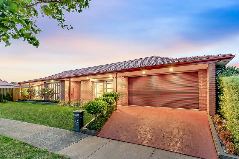 Photo - 32 Newlyn Drive, Craigieburn VIC 3064 - Image 2