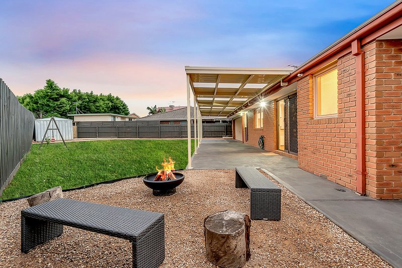 Photo - 32 Newlyn Drive, Craigieburn VIC 3064 - Image 25