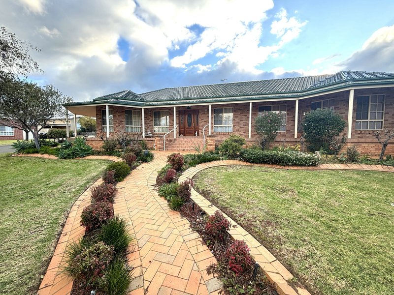 Photo - 32 Nicholls Street, Griffith NSW 2680 - Image 2