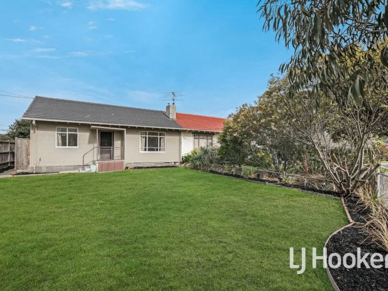 Photo - 32 Oak Avenue, Doveton VIC 3177 - Image 9