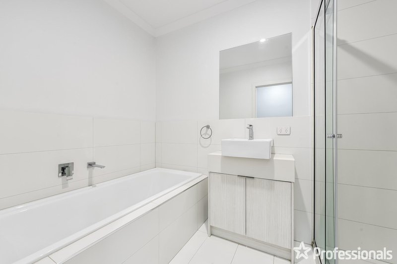 Photo - 32 Oakes Avenue, Clayton South VIC 3169 - Image 13