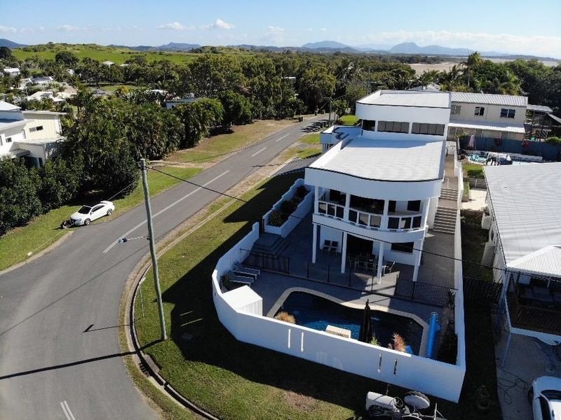 Photo - 32 O'Brien Esplanade, Shoal Point QLD 4750 - Image 2