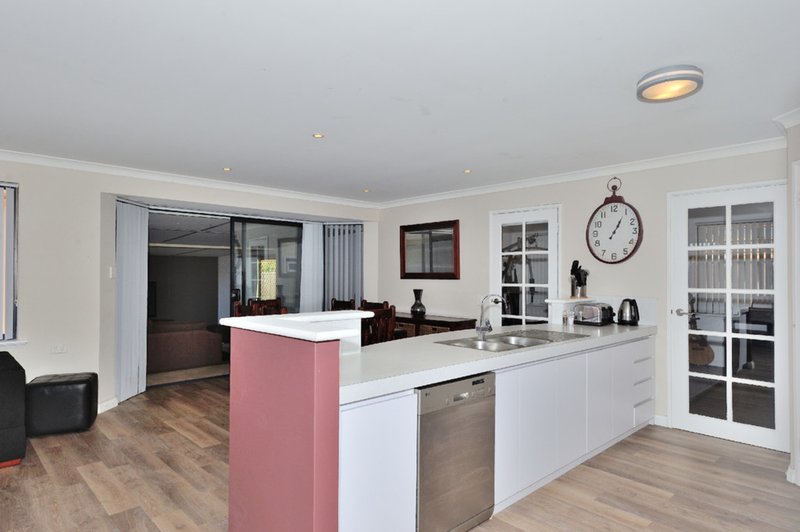 Photo - 32 Okehampton Road, Warnbro WA 6169 - Image 4