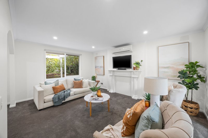 Photo - 32 Old Orchard Drive, Wantirna South VIC 3152 - Image 8