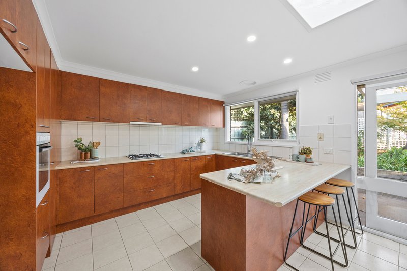Photo - 32 Old Orchard Drive, Wantirna South VIC 3152 - Image 9