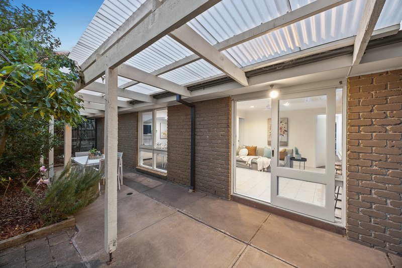 Photo - 32 Old Orchard Drive, Wantirna South VIC 3152 - Image 11