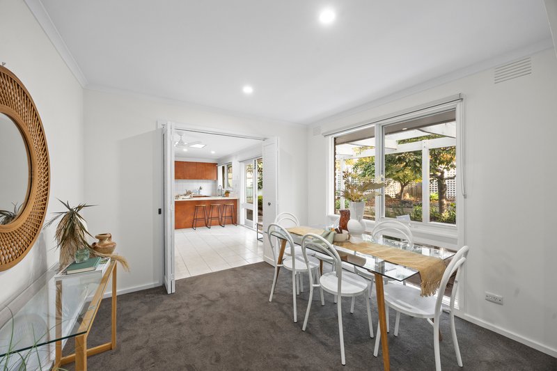 Photo - 32 Old Orchard Drive, Wantirna South VIC 3152 - Image 4