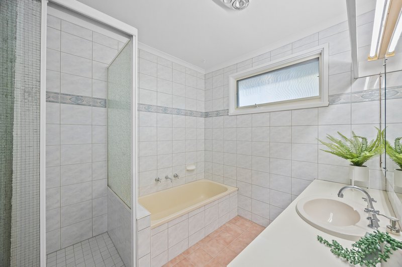 Photo - 32 Old Orchard Drive, Wantirna South VIC 3152 - Image 11