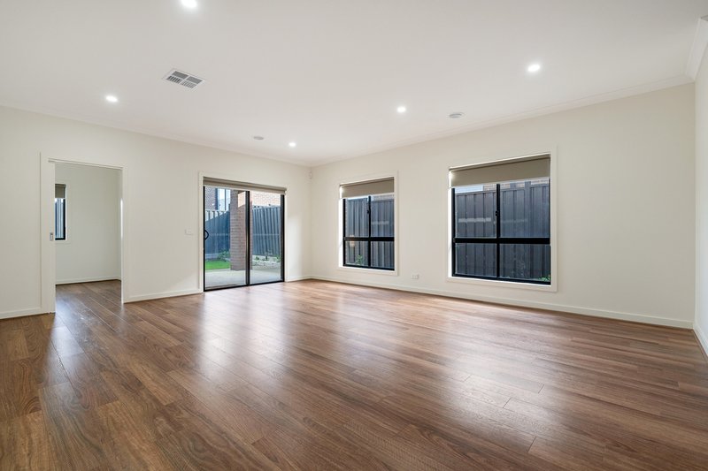 Photo - 32 Oleander Circuit, Beveridge VIC 3753 - Image 2