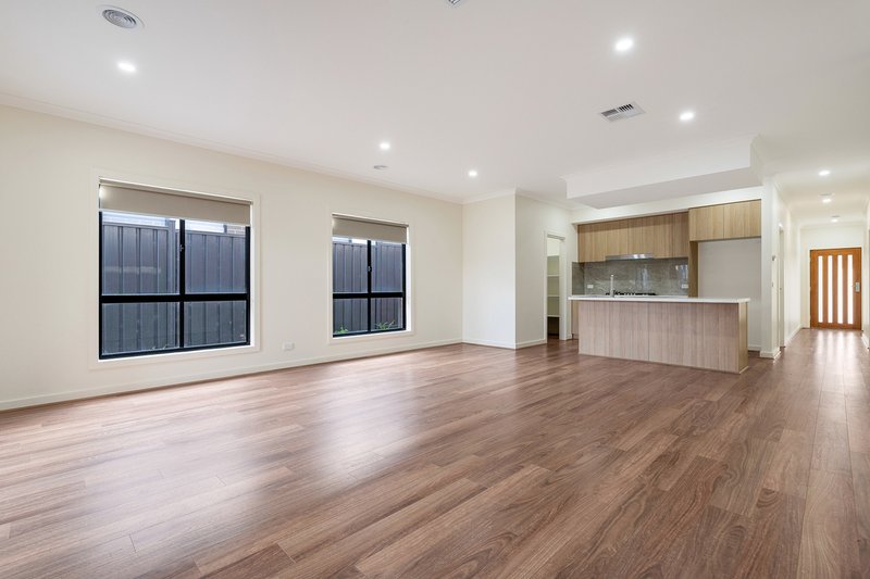 Photo - 32 Oleander Circuit, Beveridge VIC 3753 - Image 3