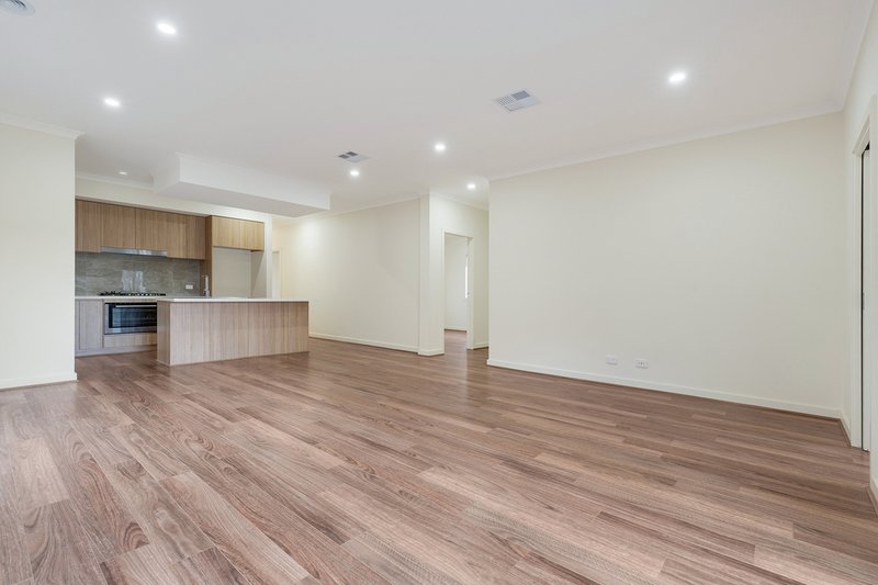 Photo - 32 Oleander Circuit, Beveridge VIC 3753 - Image 4