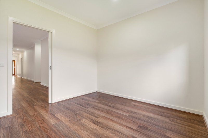 Photo - 32 Oleander Circuit, Beveridge VIC 3753 - Image 7