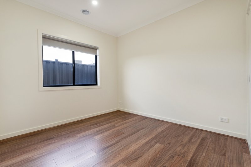 Photo - 32 Oleander Circuit, Beveridge VIC 3753 - Image 12