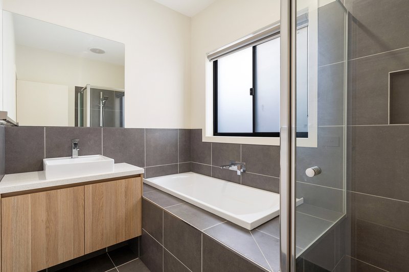 Photo - 32 Oleander Circuit, Beveridge VIC 3753 - Image 14