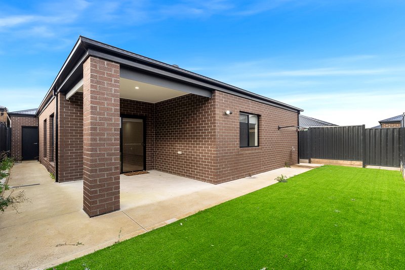 Photo - 32 Oleander Circuit, Beveridge VIC 3753 - Image 15