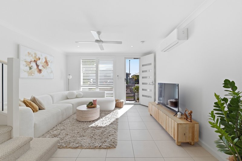 Photo - 32 Olivia Crescent, Nirimba QLD 4551 - Image 1