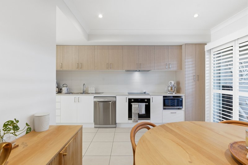 Photo - 32 Olivia Crescent, Nirimba QLD 4551 - Image 6