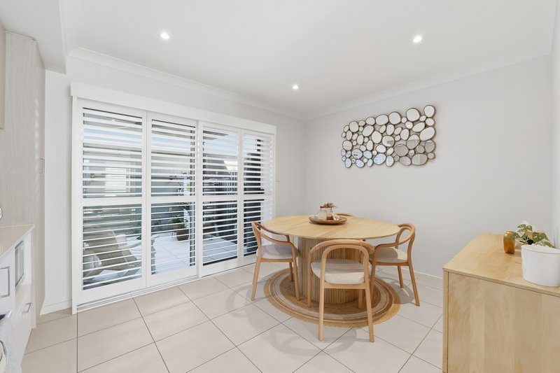 Photo - 32 Olivia Crescent, Nirimba QLD 4551 - Image 8