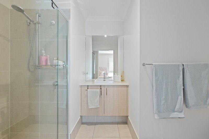 Photo - 32 Olivia Crescent, Nirimba QLD 4551 - Image 11