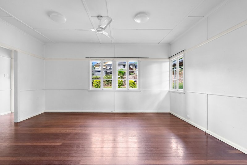 Photo - 32 Oxleigh Crescent, Nambour QLD 4560 - Image 6