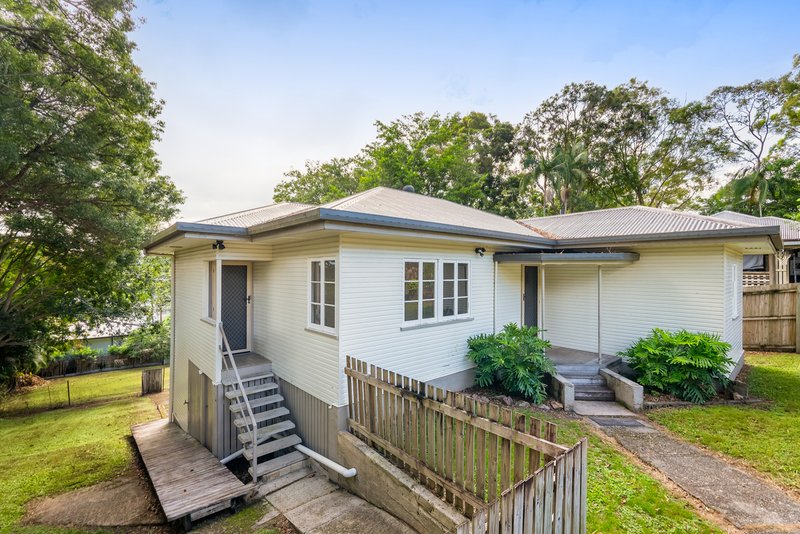 Photo - 32 Oxleigh Crescent, Nambour QLD 4560 - Image 11